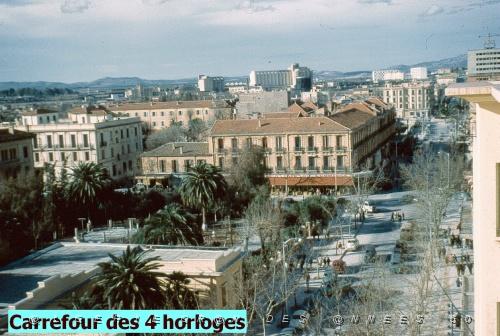 CARREFOUR DES 4 HORLOGES.jpg